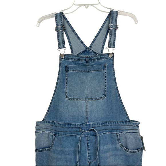 NWT MAURICES Women’s Blue Jean Shortalls Sz Medium Adjustable Waist/Buckle/strap - Picture 2 of 14